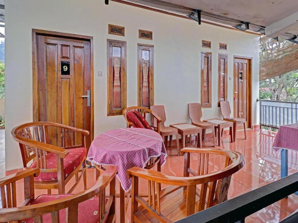 Adinda Homestay Лембанг Экстерьер фото