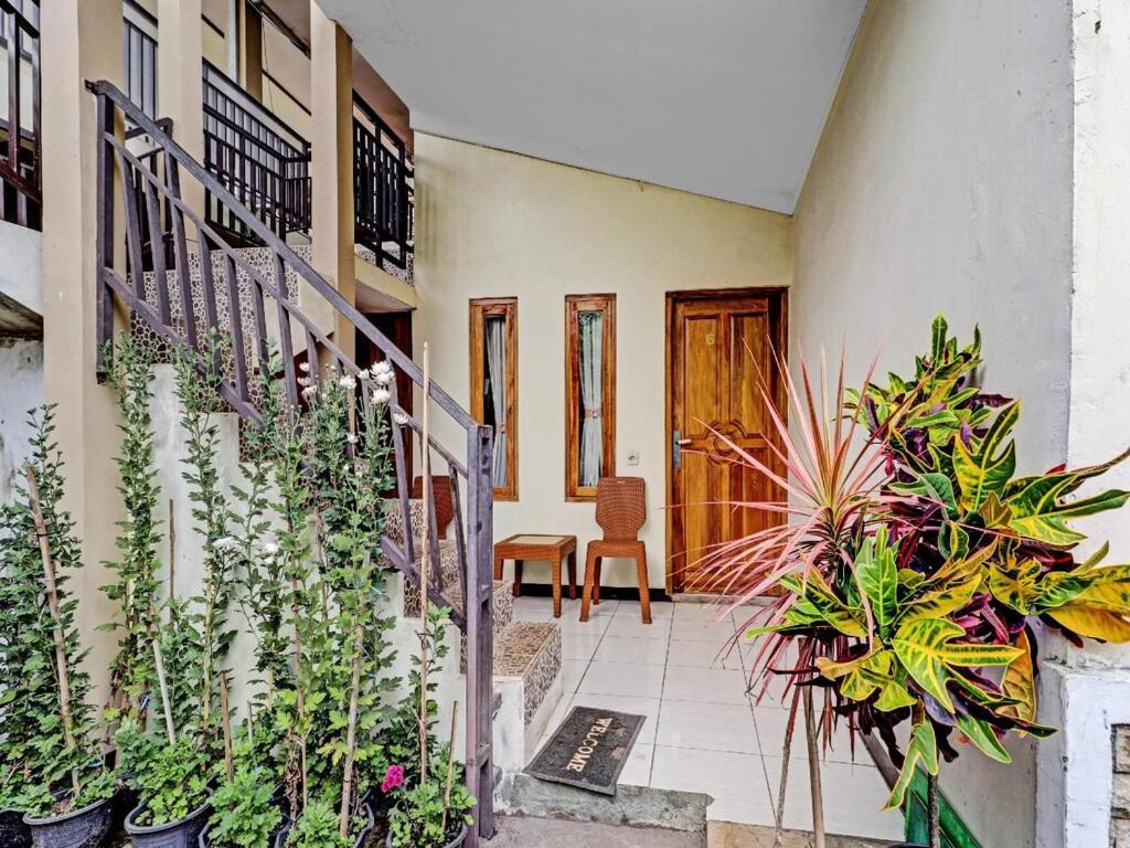 Adinda Homestay Лембанг Экстерьер фото