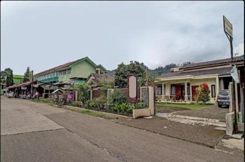 Adinda Homestay Лембанг Экстерьер фото