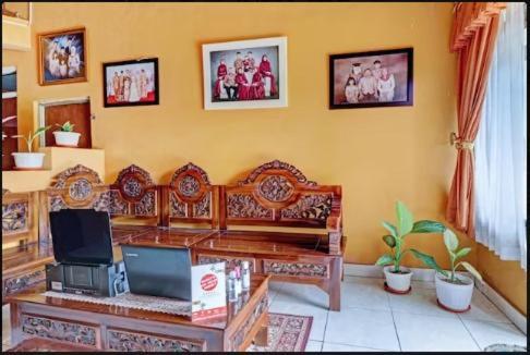 Adinda Homestay Лембанг Экстерьер фото